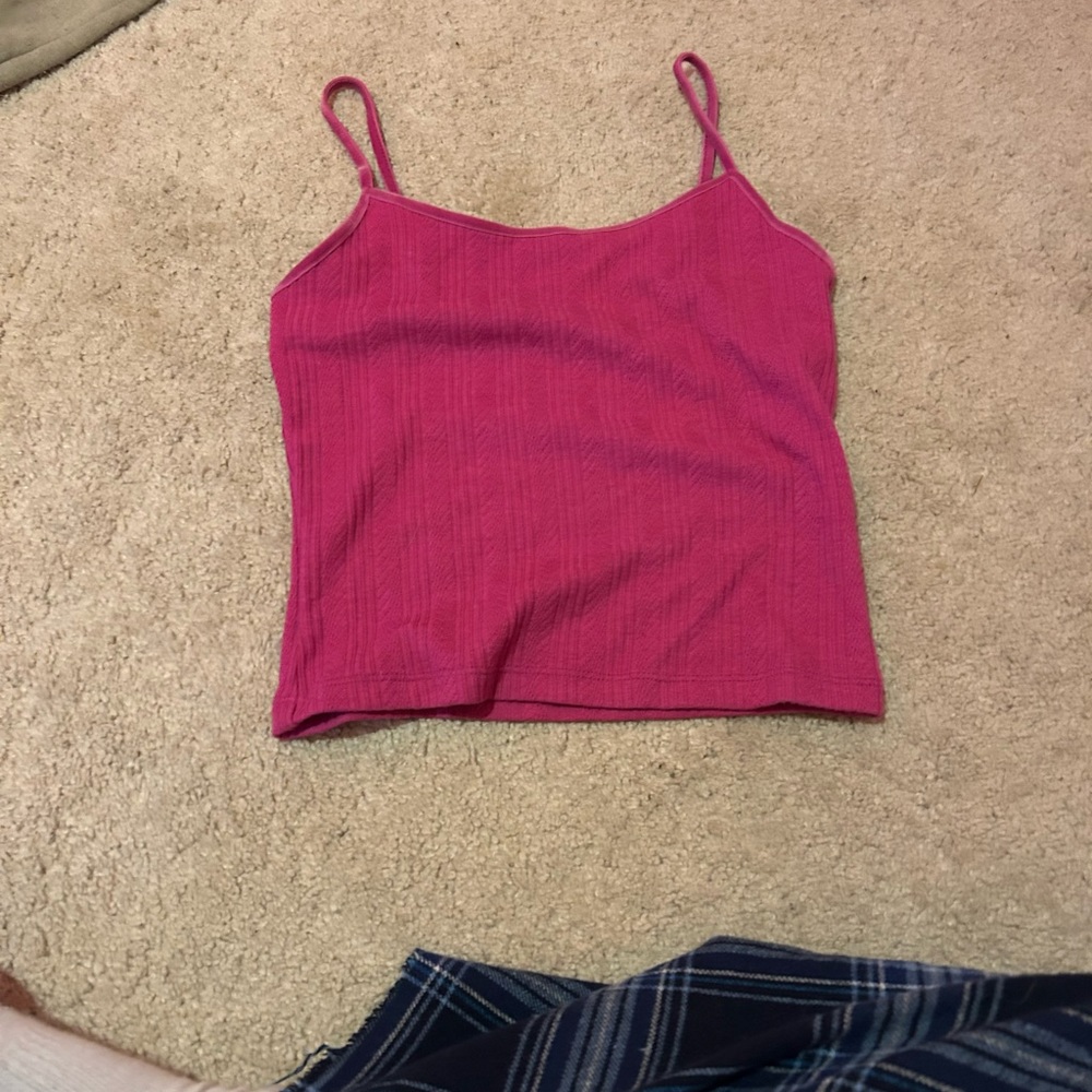 pink tank top